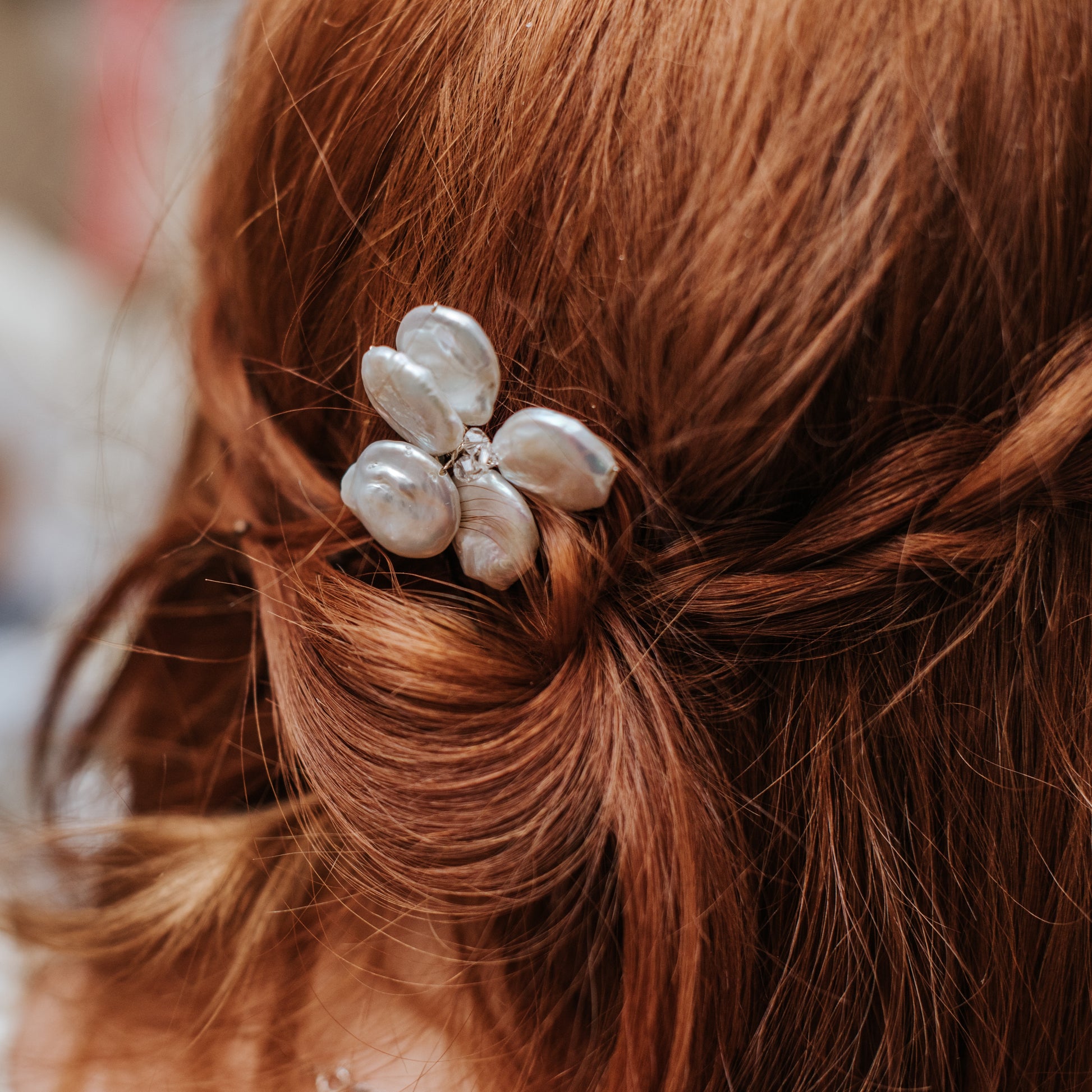 Flower shaped bridal pearl hairipin